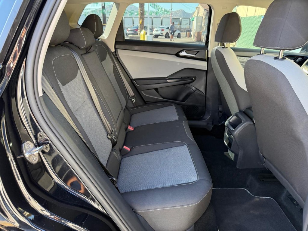 Volkswagen Taos Vehicle Full-screen Gallery Image 38