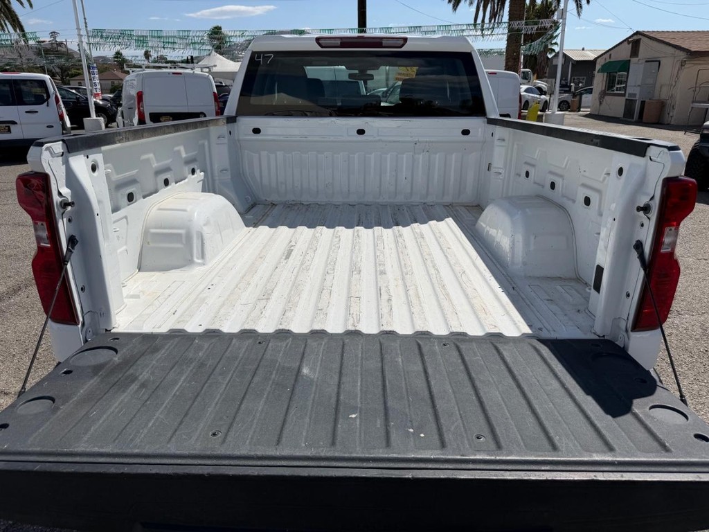 Chevrolet Silverado 1500 Vehicle Full-screen Gallery Image 12