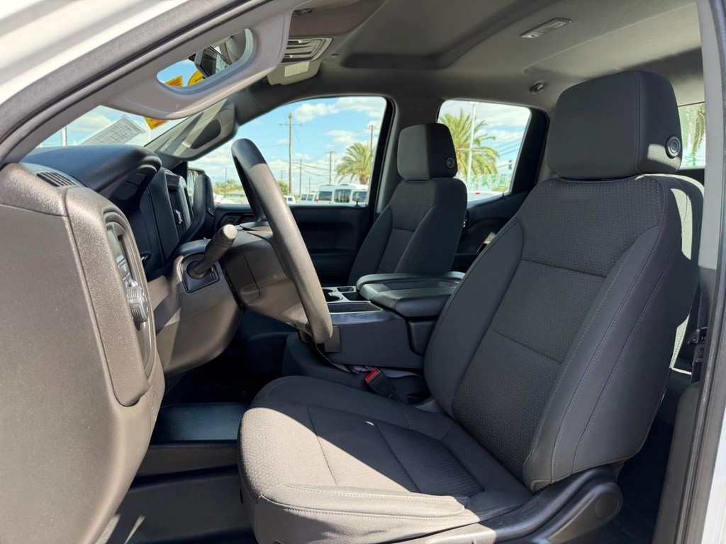 Chevrolet Silverado 1500 Vehicle Full-screen Gallery Image 21