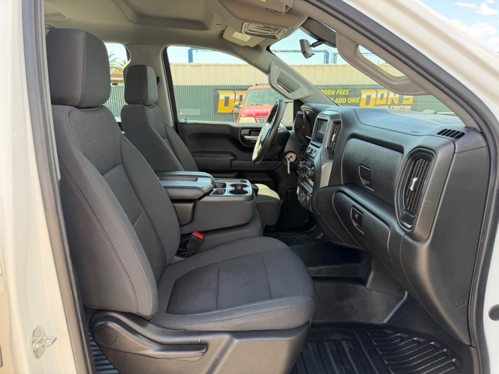 Chevrolet Silverado 1500 Vehicle Full-screen Gallery Image 24
