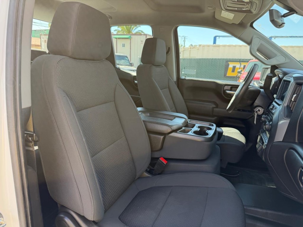 Chevrolet Silverado 1500 Vehicle Full-screen Gallery Image 25