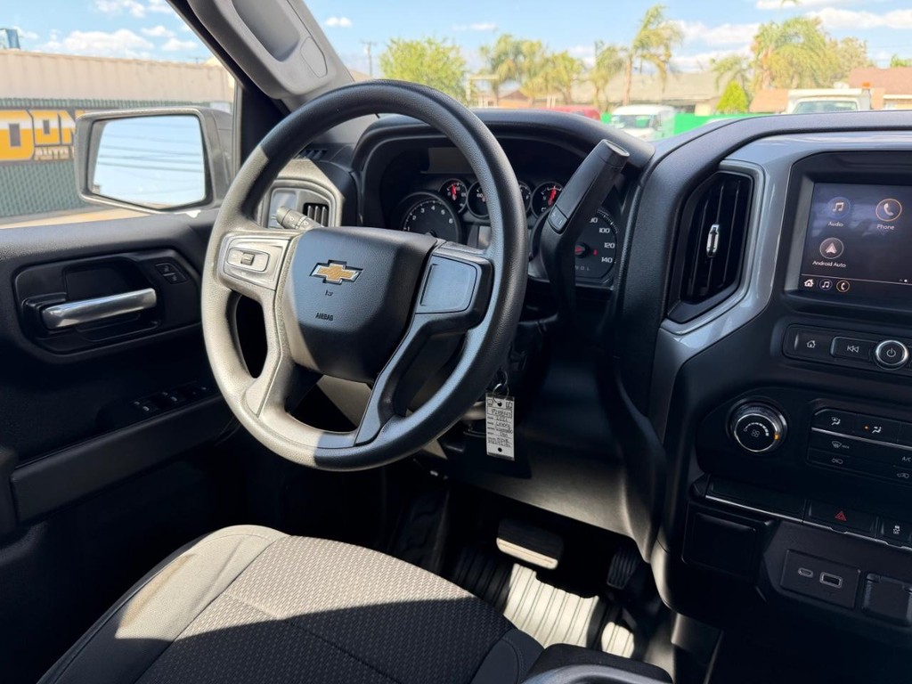 Chevrolet Silverado 1500 Vehicle Full-screen Gallery Image 27