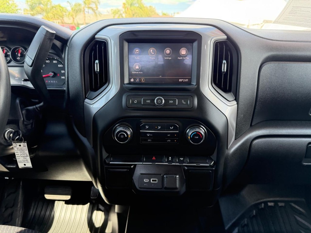 Chevrolet Silverado 1500 Vehicle Full-screen Gallery Image 28