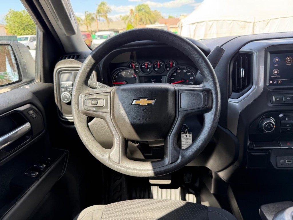 Chevrolet Silverado 1500 Vehicle Full-screen Gallery Image 30