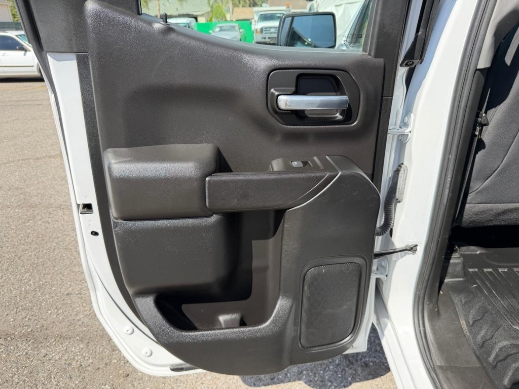 Chevrolet Silverado 1500 Vehicle Full-screen Gallery Image 34