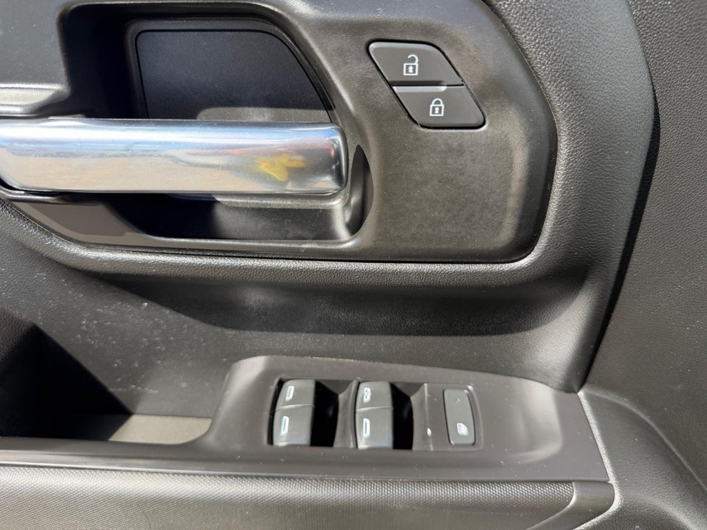 Chevrolet Silverado 1500 Vehicle Full-screen Gallery Image 36