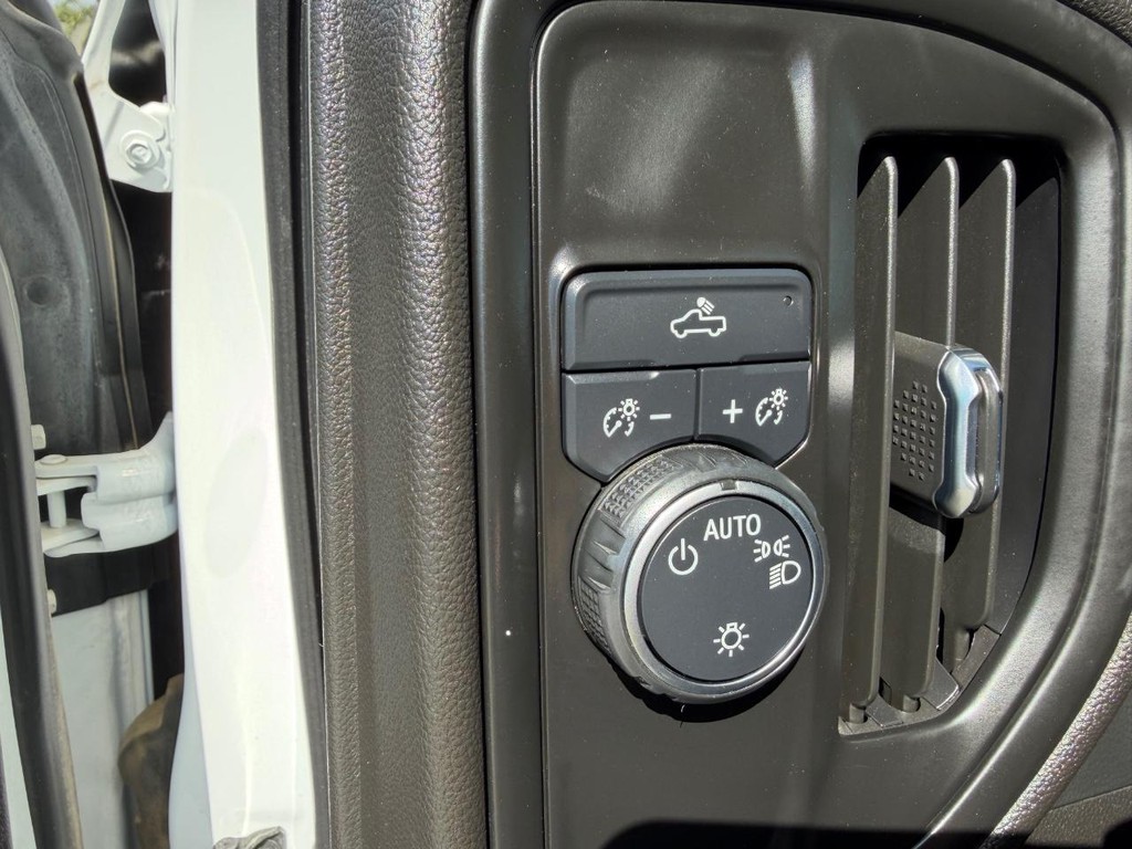 Chevrolet Silverado 1500 Vehicle Full-screen Gallery Image 37