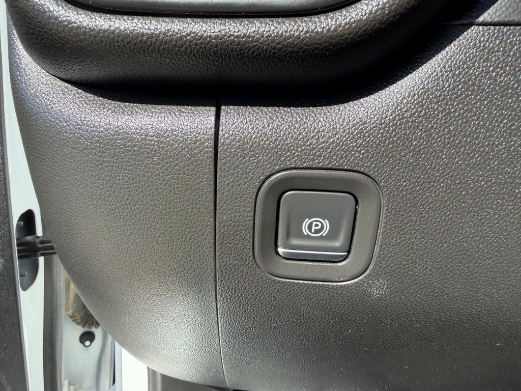 Chevrolet Silverado 1500 Vehicle Full-screen Gallery Image 38