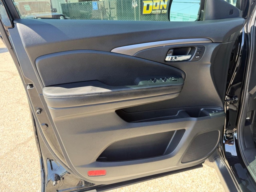 Honda Pilot Vehicle Full-screen Gallery Image 15