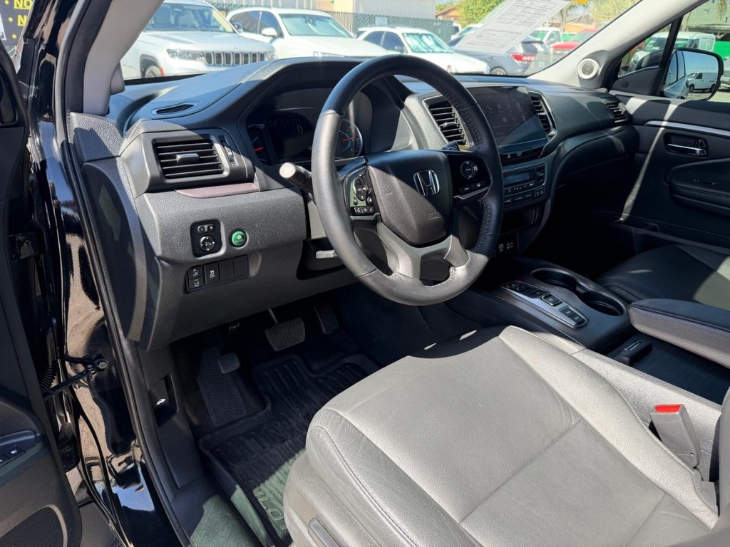 Honda Pilot Vehicle Full-screen Gallery Image 16