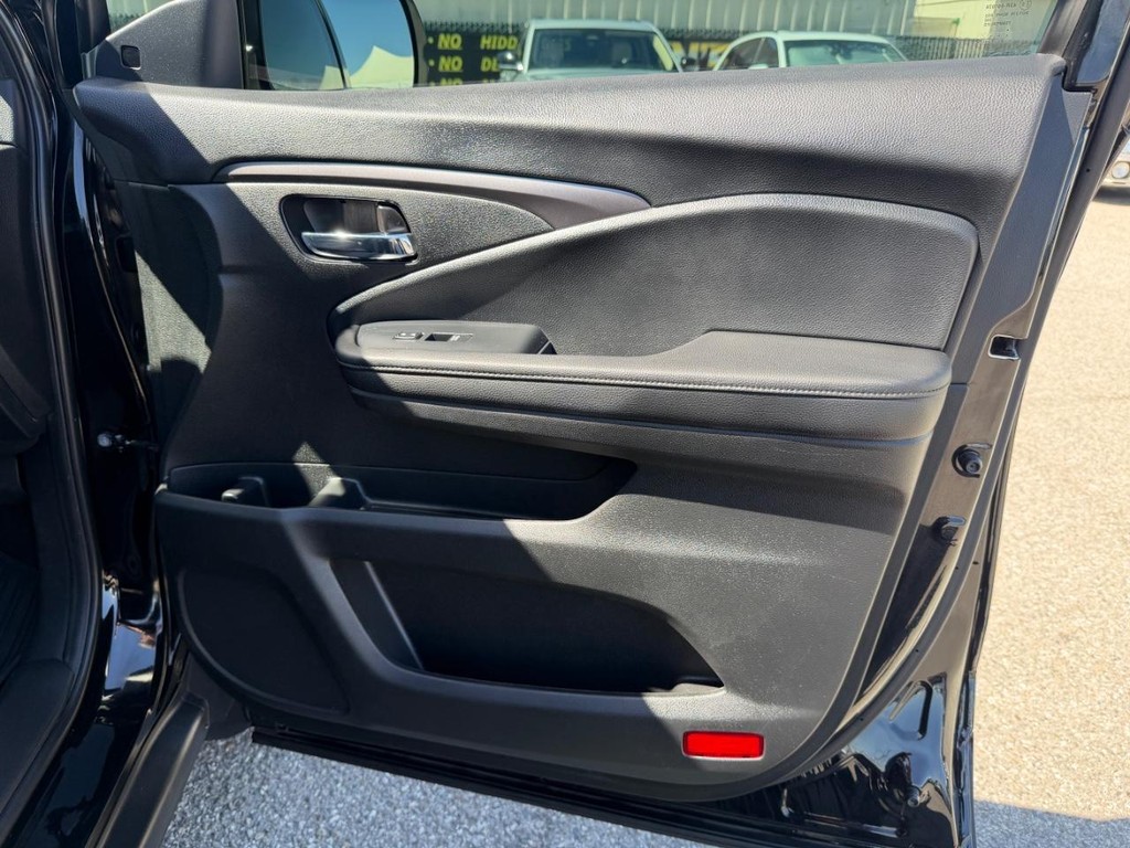 Honda Pilot Vehicle Full-screen Gallery Image 19