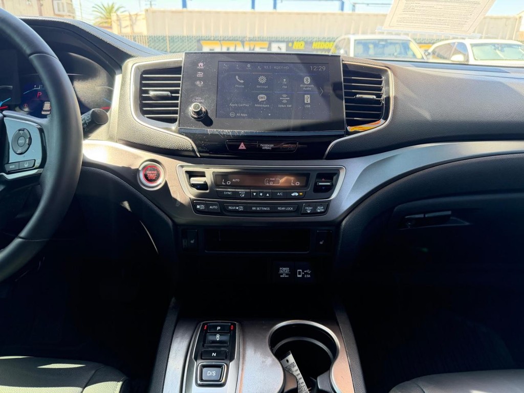 Honda Pilot Vehicle Full-screen Gallery Image 25