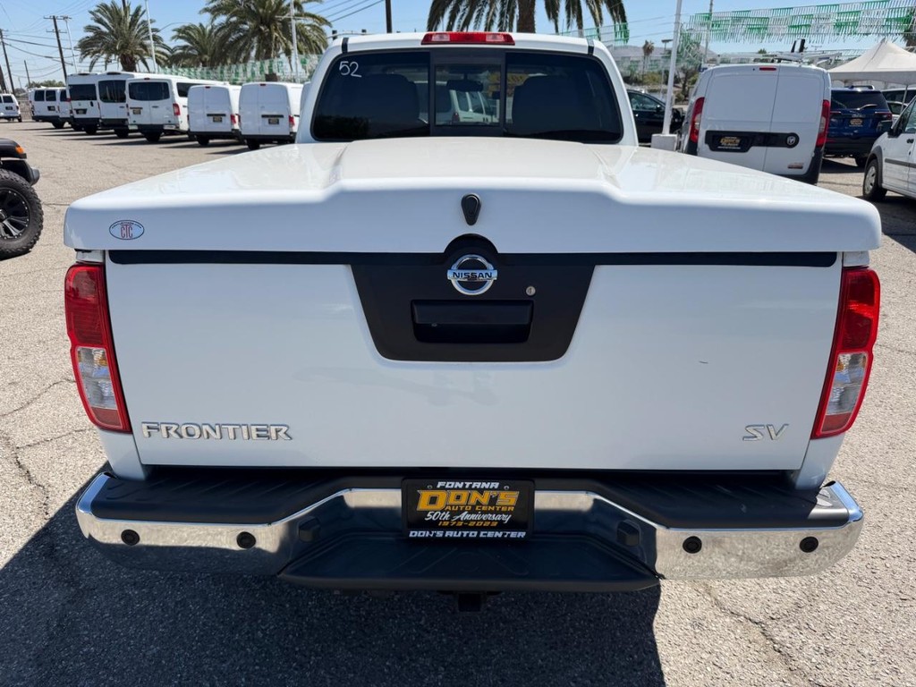 Nissan Frontier Vehicle Full-screen Gallery Image 08