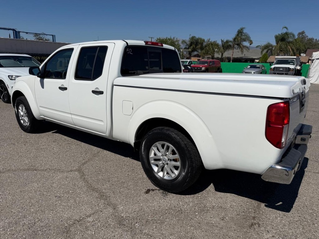 Nissan Frontier Vehicle Full-screen Gallery Image 09