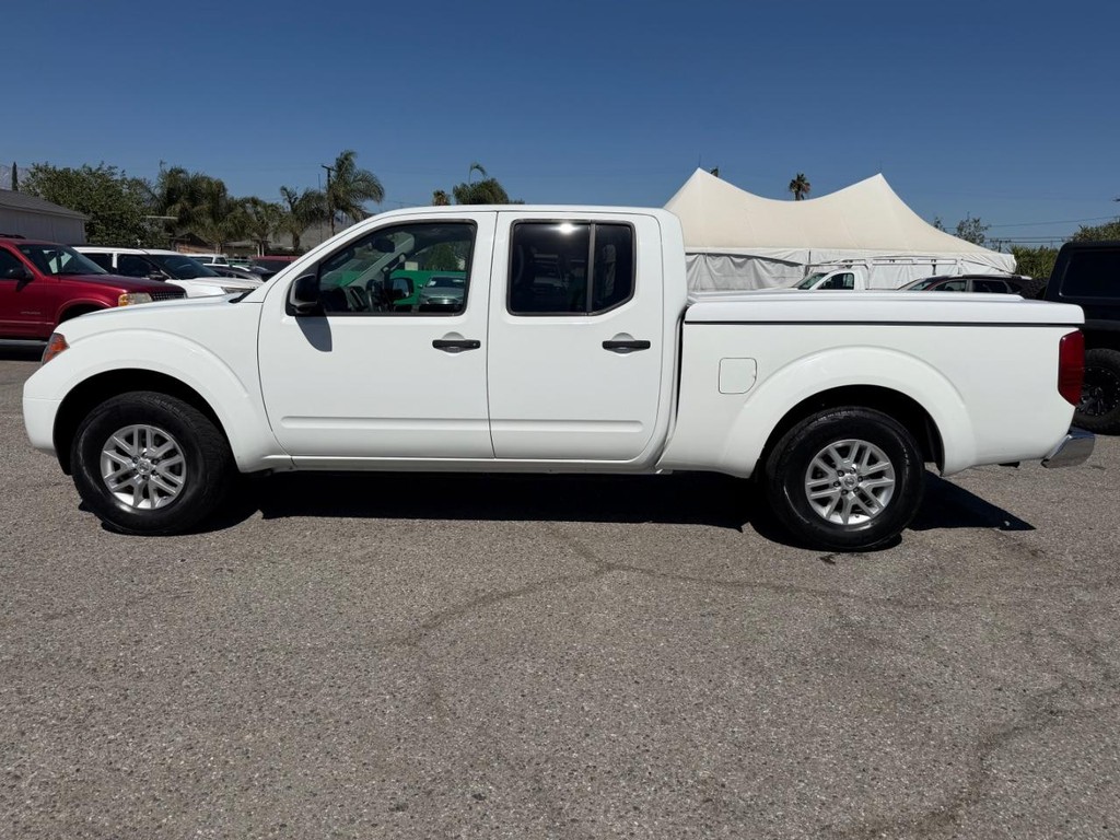 Nissan Frontier Vehicle Full-screen Gallery Image 11
