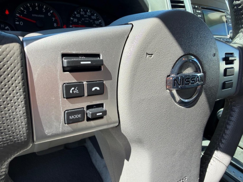 Nissan Frontier Vehicle Full-screen Gallery Image 28