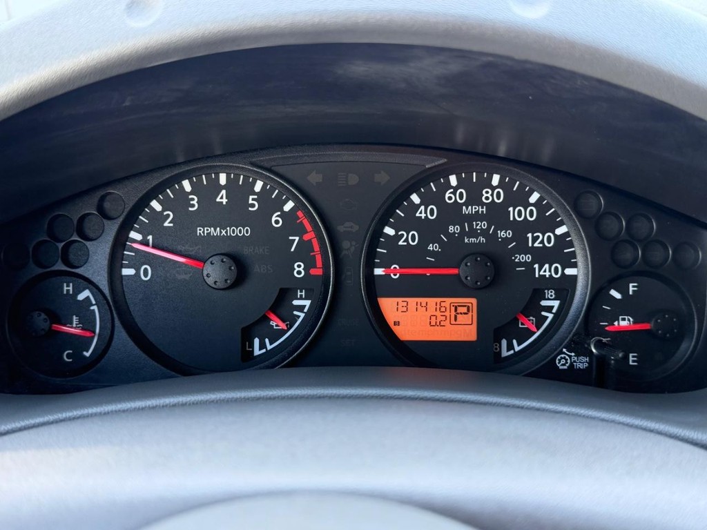 Nissan Frontier Vehicle Full-screen Gallery Image 30
