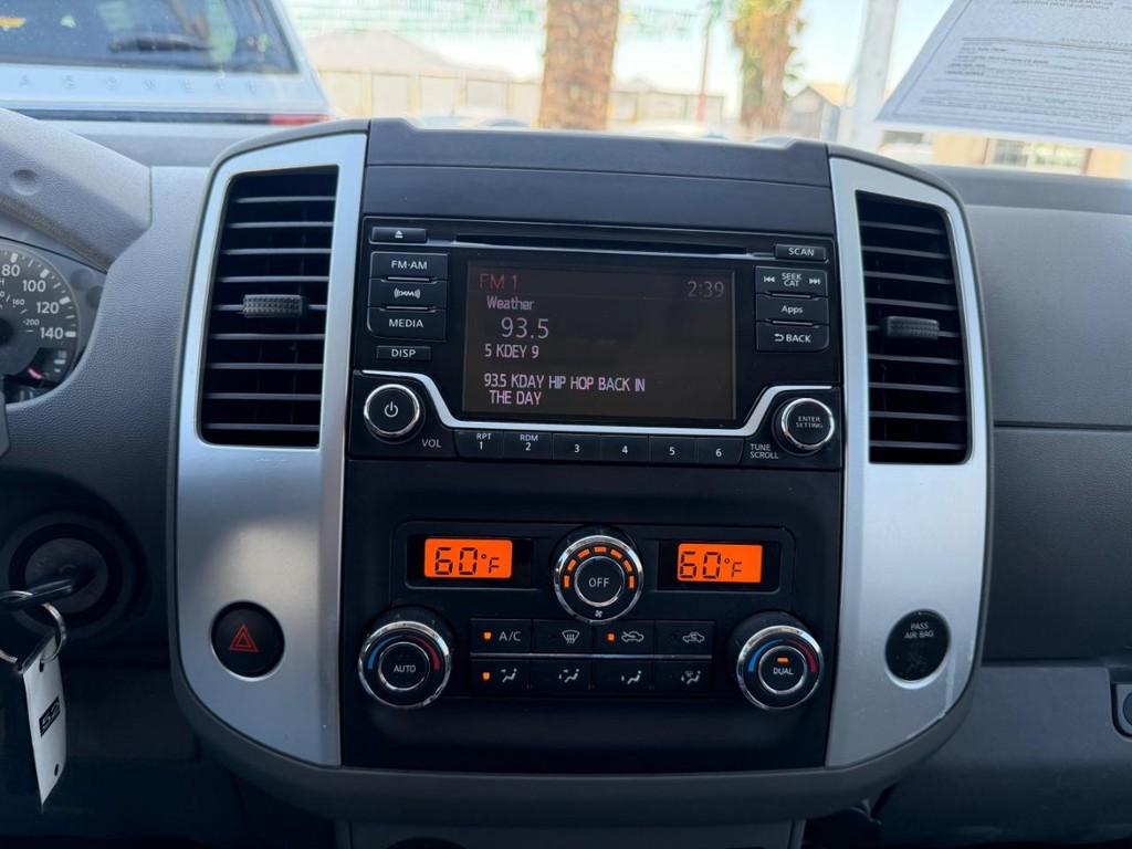 Nissan Frontier Vehicle Full-screen Gallery Image 33