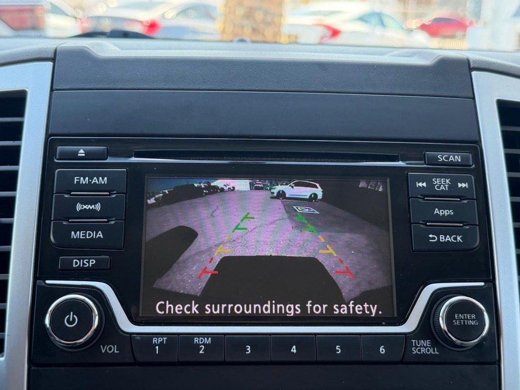 Nissan Frontier Vehicle Full-screen Gallery Image 38