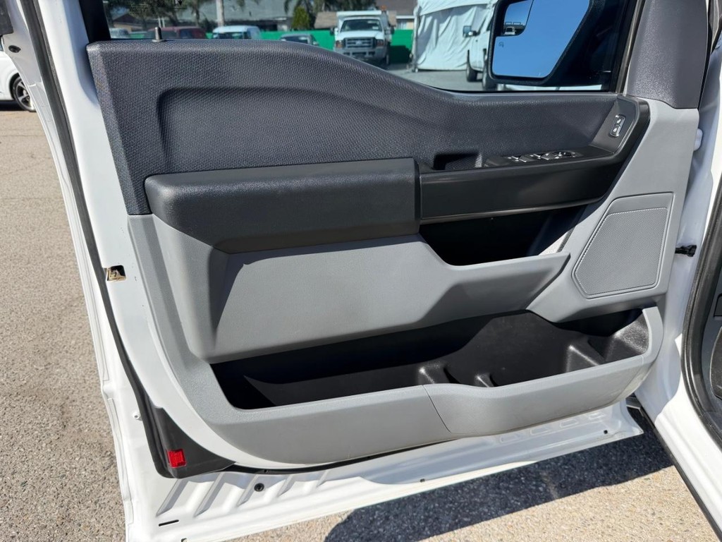 Ford F-150 Vehicle Full-screen Gallery Image 15