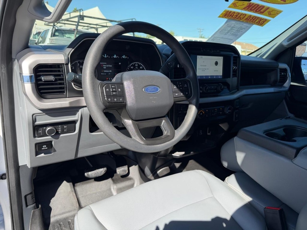 Ford F-150 Vehicle Full-screen Gallery Image 16