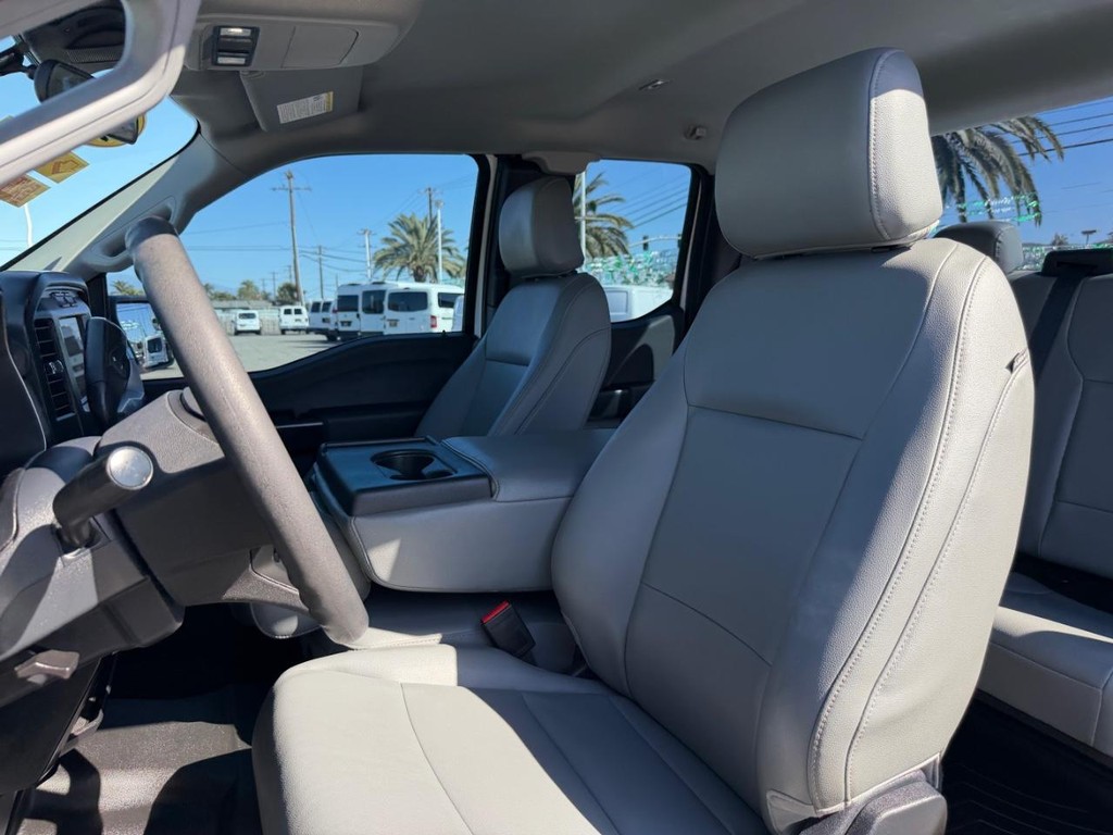 Ford F-150 Vehicle Full-screen Gallery Image 18