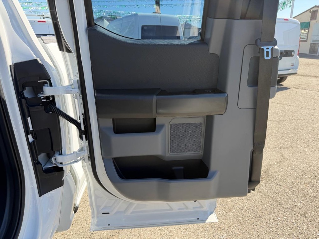 Ford F-150 Vehicle Full-screen Gallery Image 19
