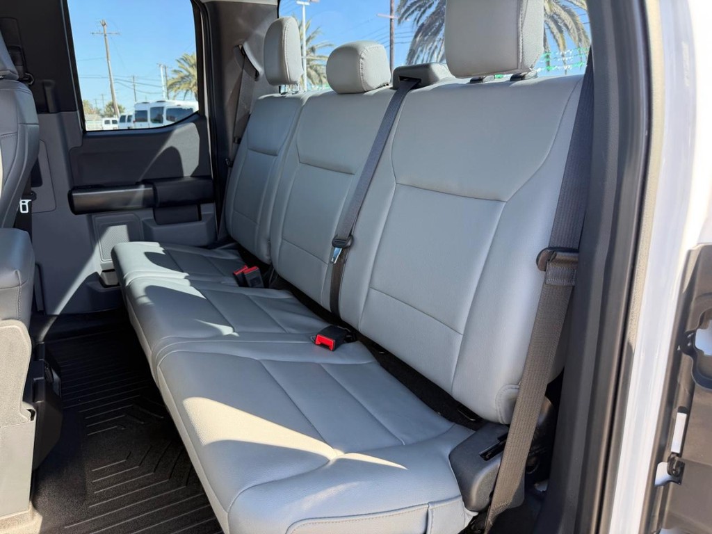 Ford F-150 Vehicle Full-screen Gallery Image 20