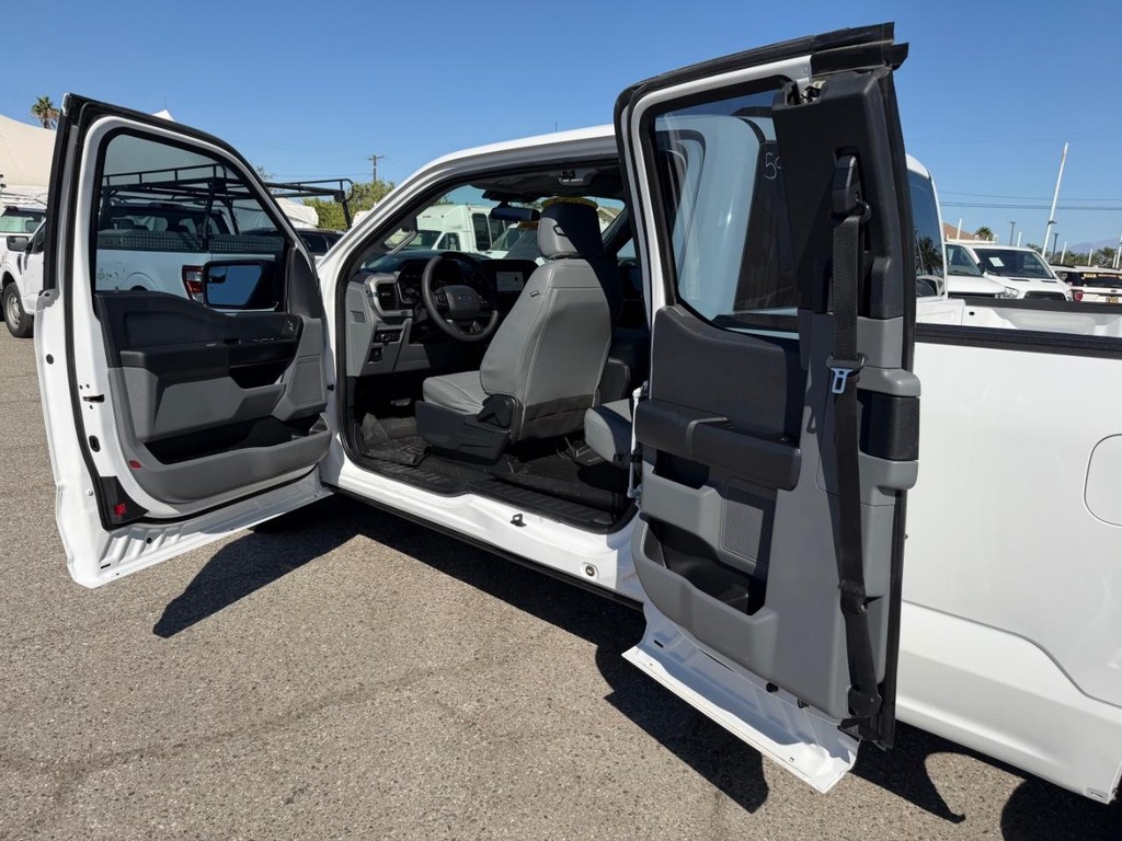 Ford F-150 Vehicle Full-screen Gallery Image 21