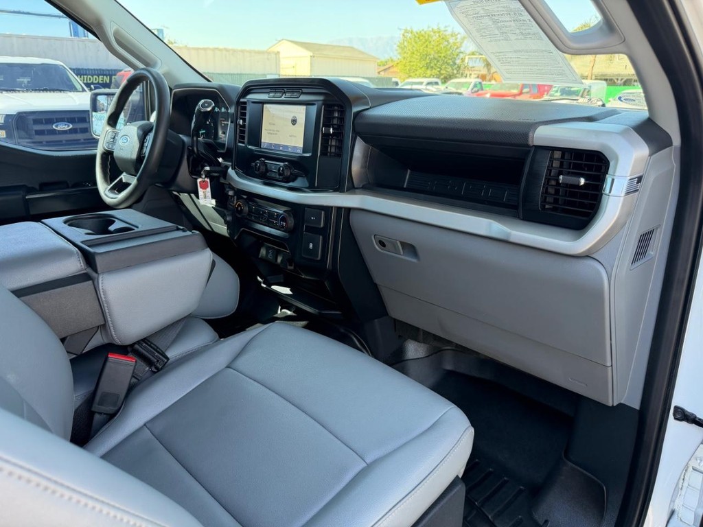 Ford F-150 Vehicle Full-screen Gallery Image 23