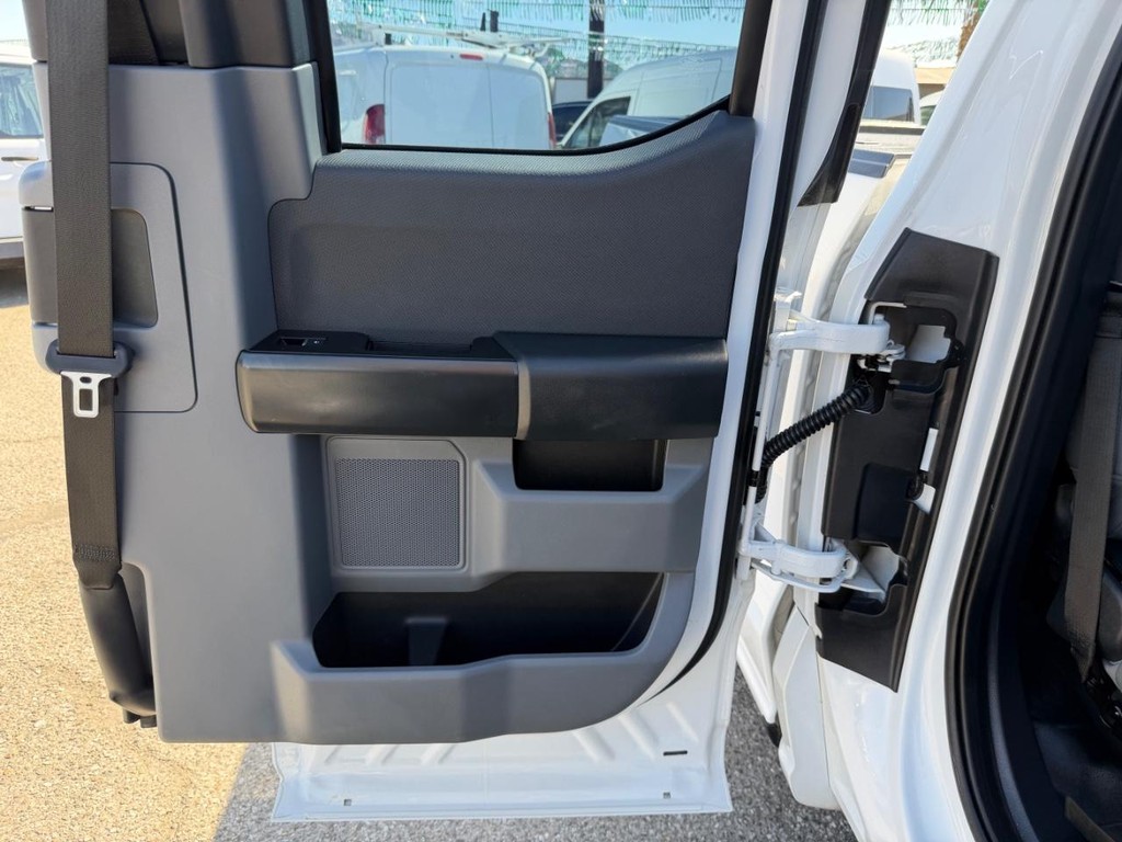 Ford F-150 Vehicle Full-screen Gallery Image 26