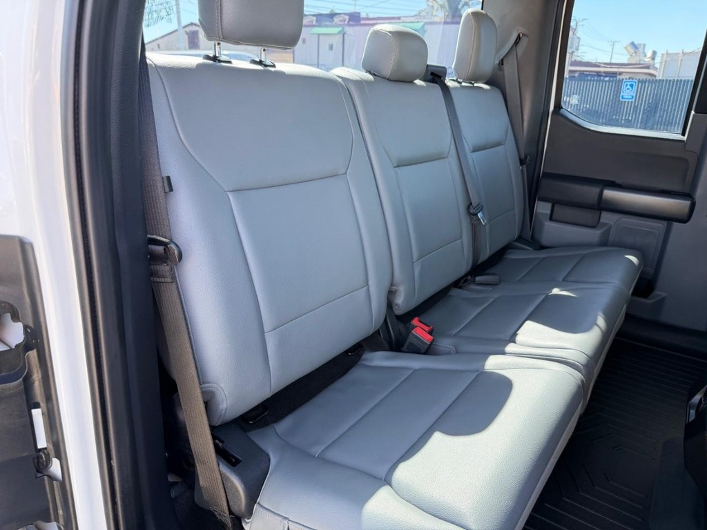 Ford F-150 Vehicle Full-screen Gallery Image 27