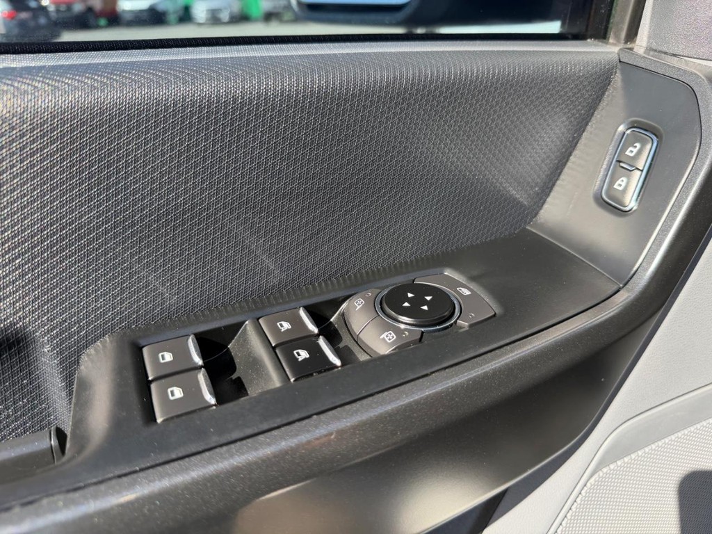 Ford F-150 Vehicle Full-screen Gallery Image 37
