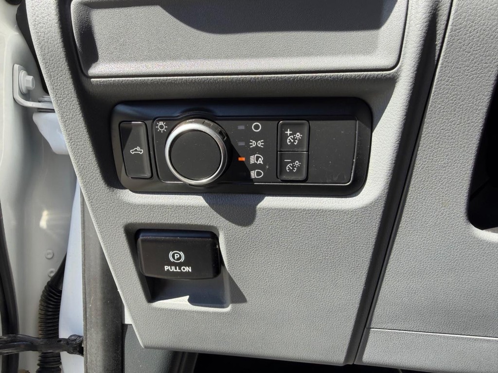 Ford F-150 Vehicle Full-screen Gallery Image 38