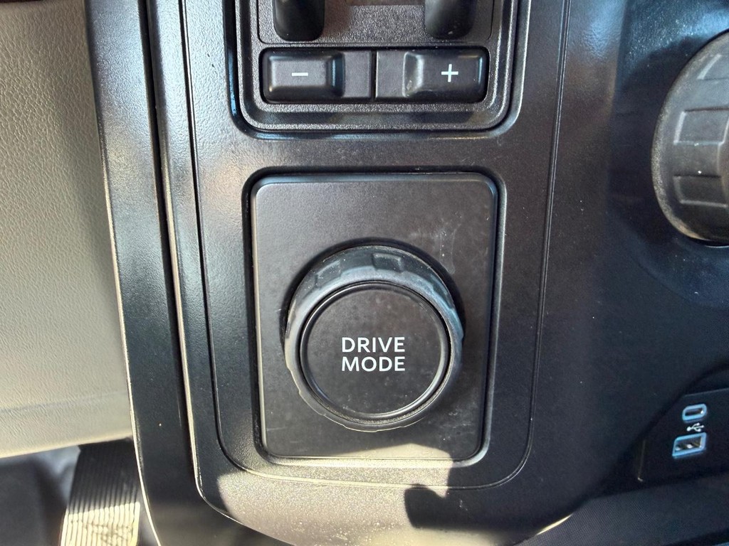 Ford F-150 Vehicle Full-screen Gallery Image 40