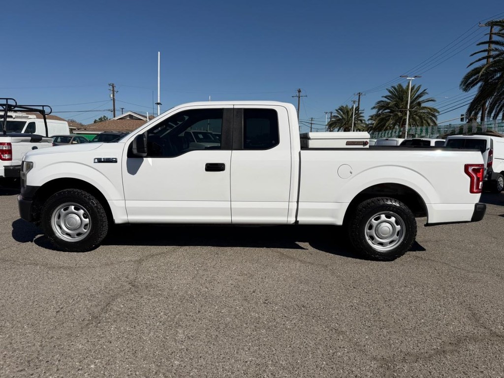 Ford F-150 Vehicle Full-screen Gallery Image 11