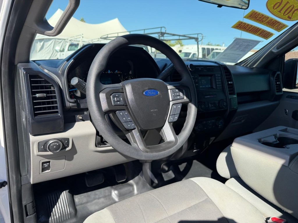 Ford F-150 Vehicle Full-screen Gallery Image 16