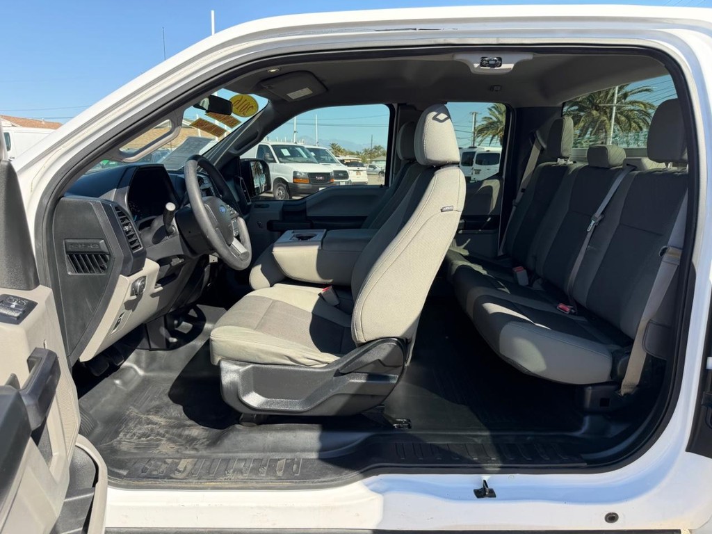 Ford F-150 Vehicle Full-screen Gallery Image 17