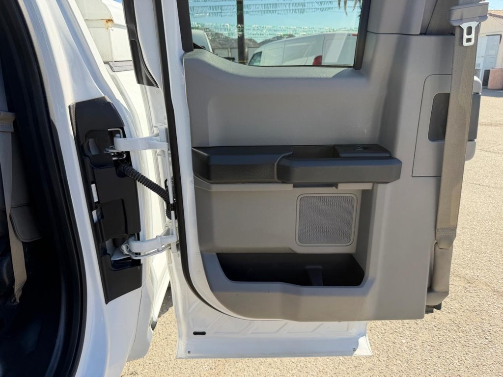 Ford F-150 Vehicle Full-screen Gallery Image 19