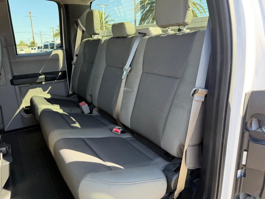 Ford F-150 Vehicle Full-screen Gallery Image 20