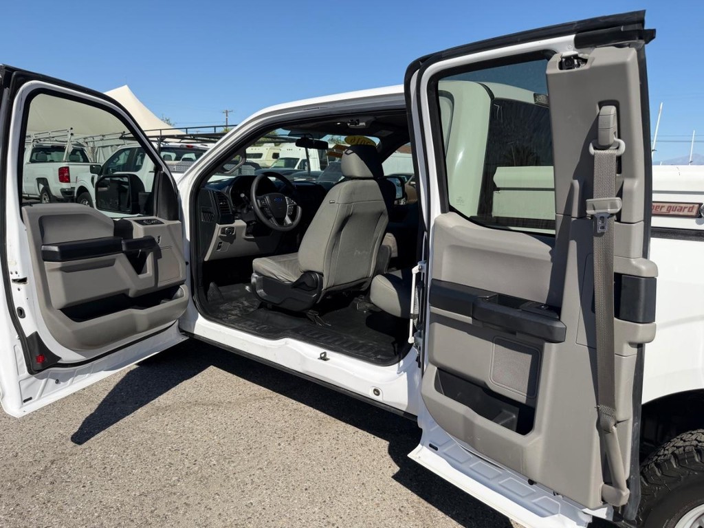 Ford F-150 Vehicle Full-screen Gallery Image 21
