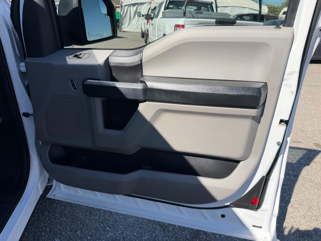 Ford F-150 Vehicle Full-screen Gallery Image 22