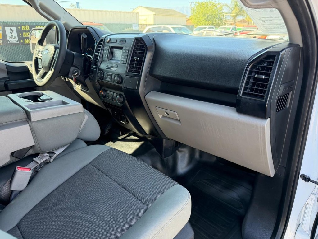 Ford F-150 Vehicle Full-screen Gallery Image 23