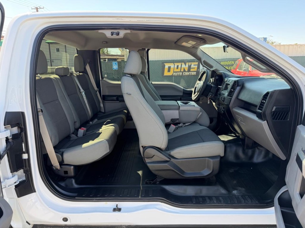 Ford F-150 Vehicle Full-screen Gallery Image 24
