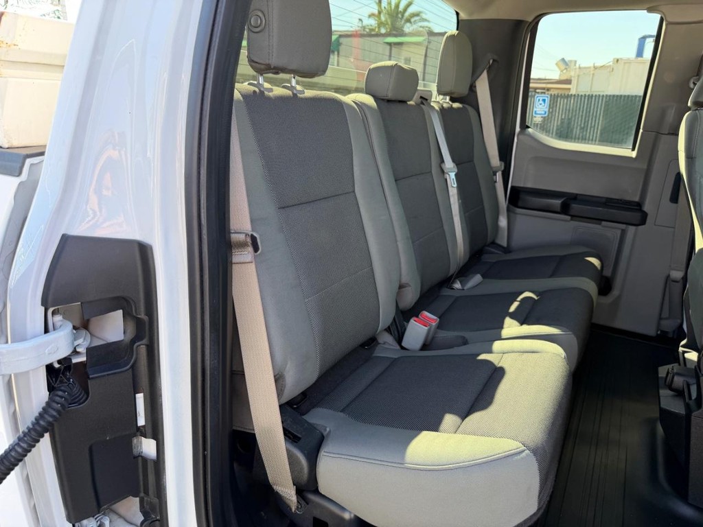 Ford F-150 Vehicle Full-screen Gallery Image 27
