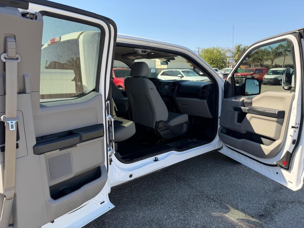 Ford F-150 Vehicle Full-screen Gallery Image 28