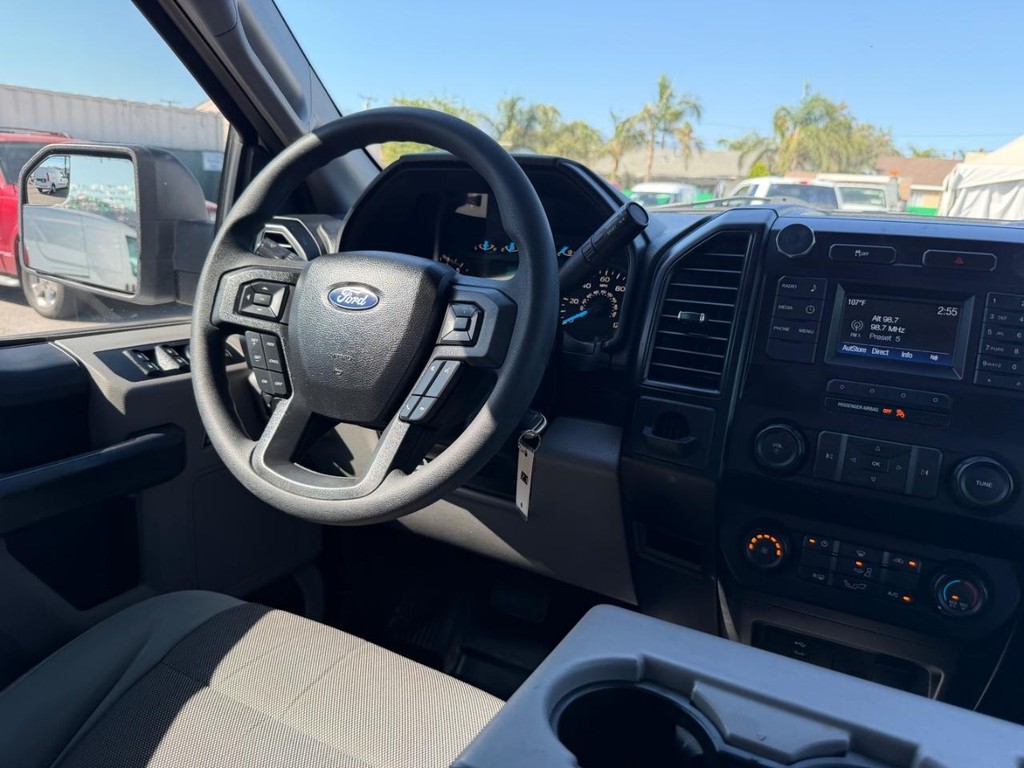 Ford F-150 Vehicle Full-screen Gallery Image 30