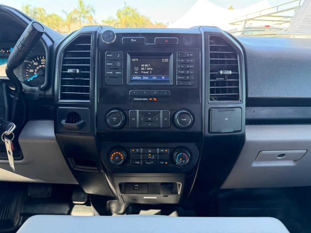 Ford F-150 Vehicle Full-screen Gallery Image 31