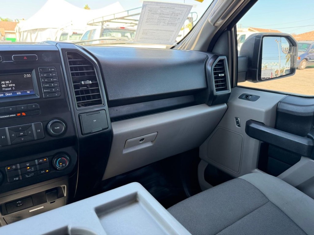 Ford F-150 Vehicle Full-screen Gallery Image 32
