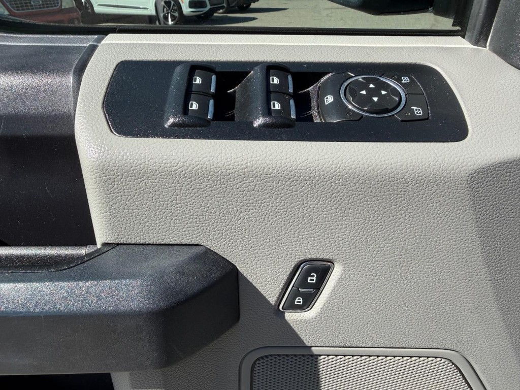 Ford F-150 Vehicle Full-screen Gallery Image 36